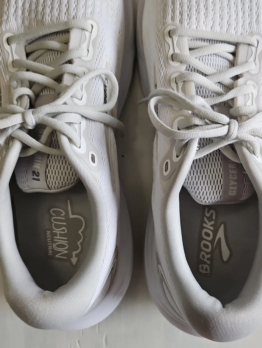Brooks size 11